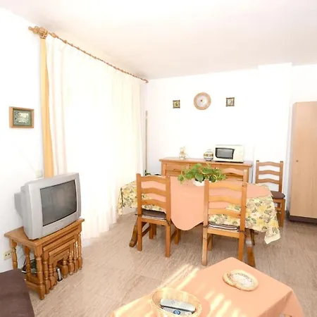 With 2 Bedrooms In With Shared Pool Furnished Balcony And Wifi 290 M From The Beach 公寓