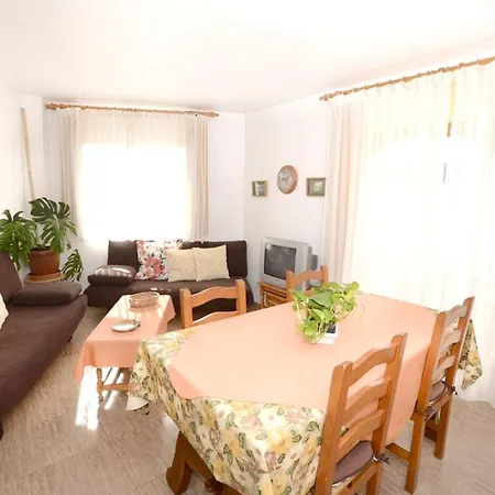 With 2 Bedrooms In With Shared Pool Furnished Balcony And Wifi 290 M From The Beach Apartment Calpe