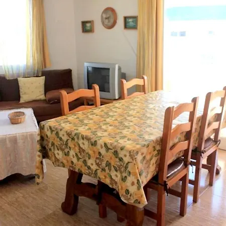 With 2 Bedrooms In With Shared Pool Furnished Balcony And Wifi 290 M From The Beach Apartment