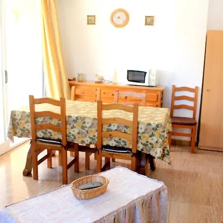 With 2 Bedrooms In With Shared Pool Furnished Balcony And Wifi 290 M From The Beach Apartment *